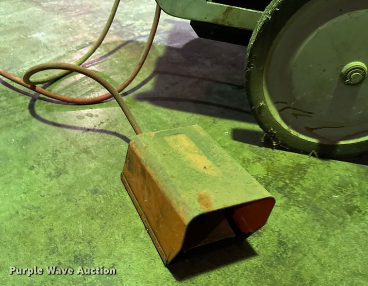 image for item EN0602 Ridgid 1224 pipe threader