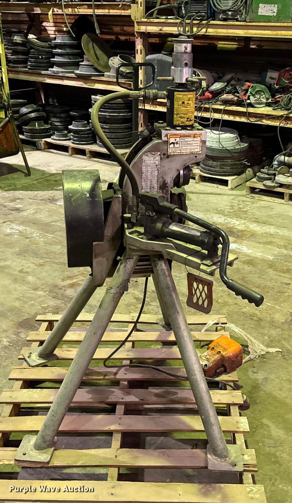 image for item EN0605 Victaulic VE-416-FSD roll groover