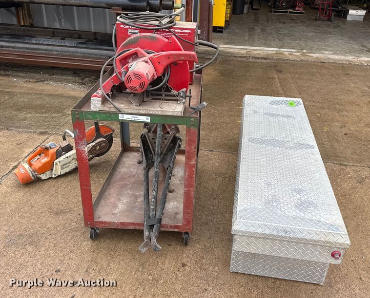 image for item EN0611 Assorted tools