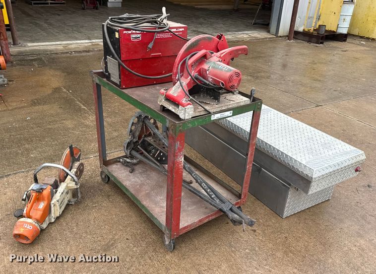 image for item EN0611 Assorted tools