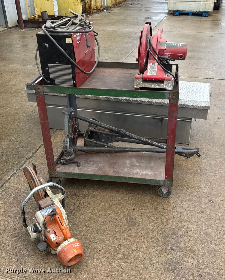 image for item EN0611 Assorted tools