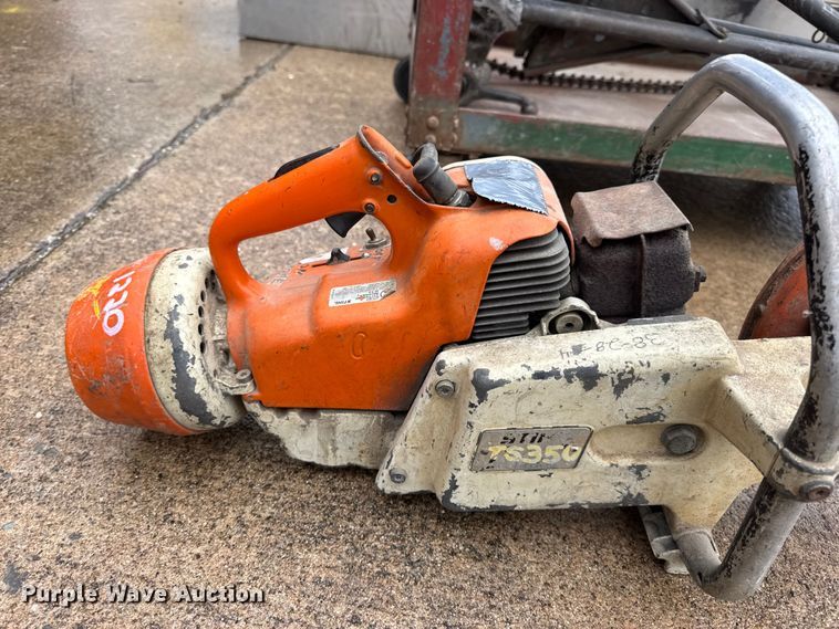 image for item EN0611 Assorted tools