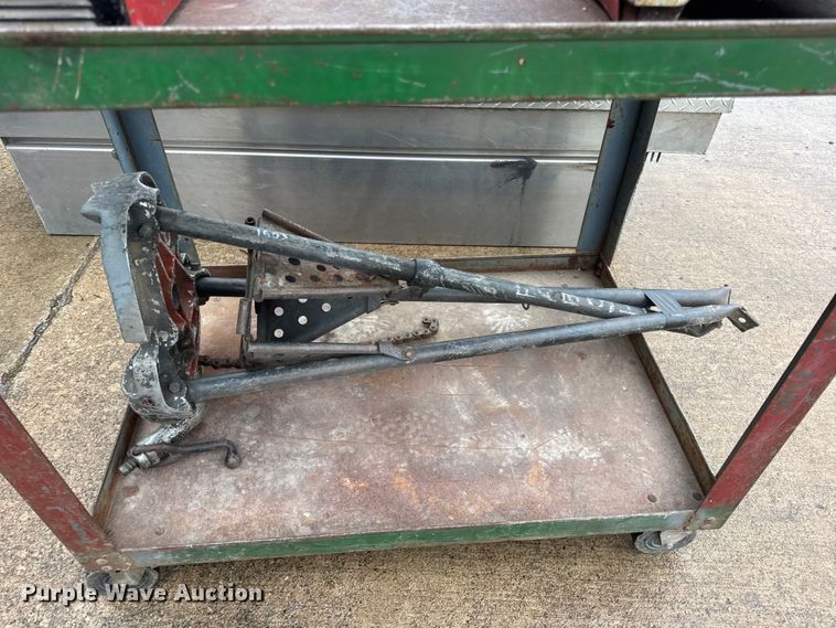 image for item EN0611 Assorted tools