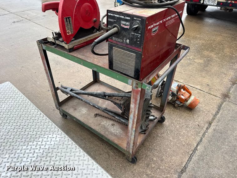 image for item EN0611 Assorted tools