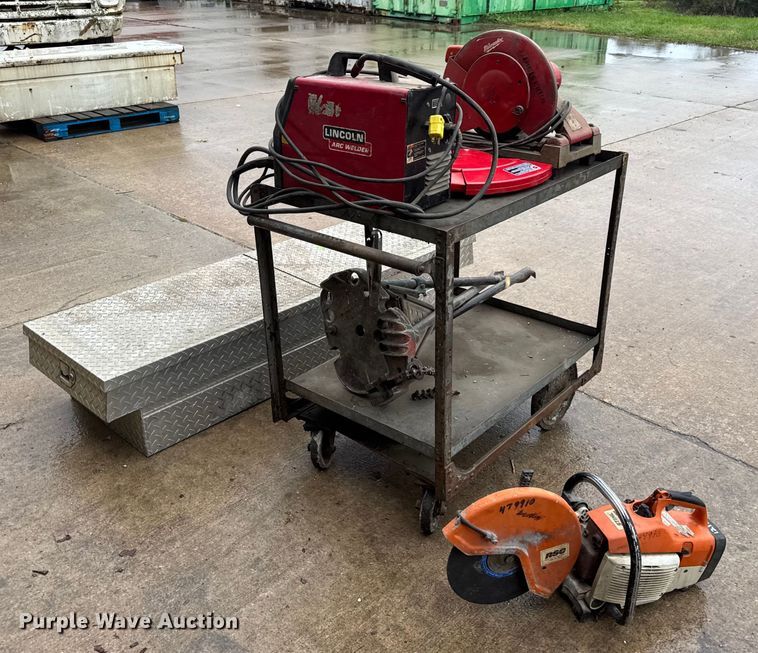 image for item EN0612 Assorted tools