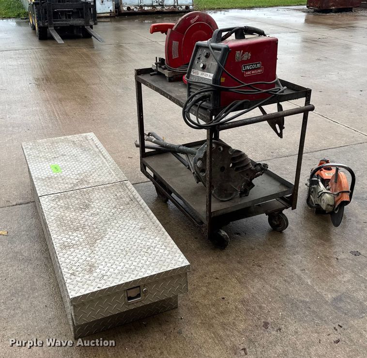 image for item EN0612 Assorted tools