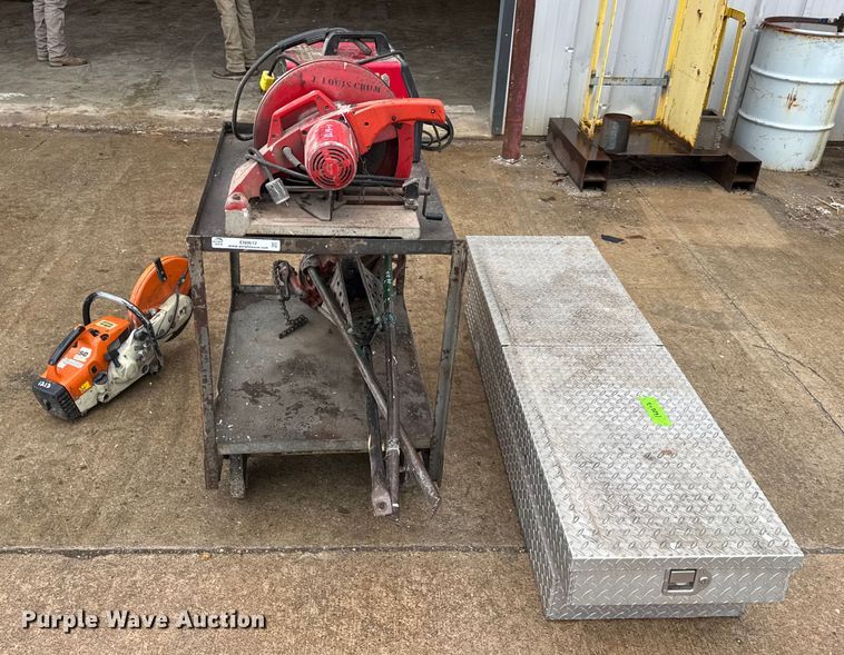 image for item EN0612 Assorted tools