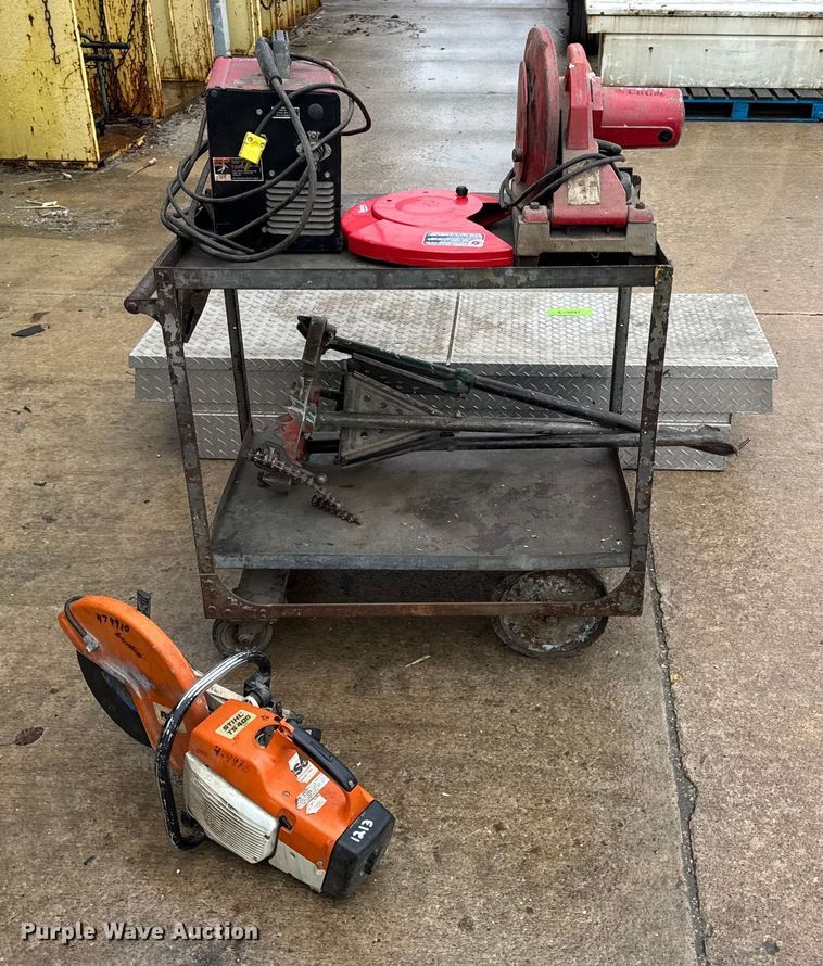 image for item EN0612 Assorted tools