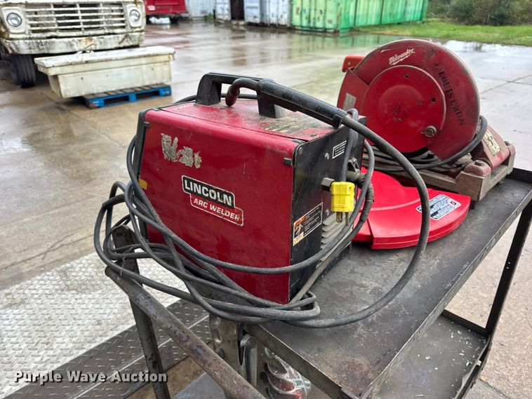 image for item EN0612 Assorted tools