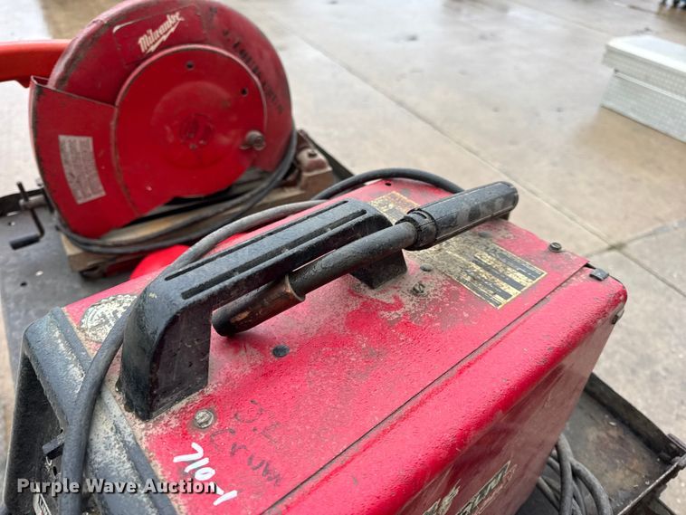 image for item EN0612 Assorted tools