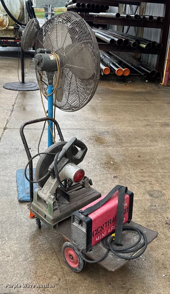 image for item EN0613 Assorted tools