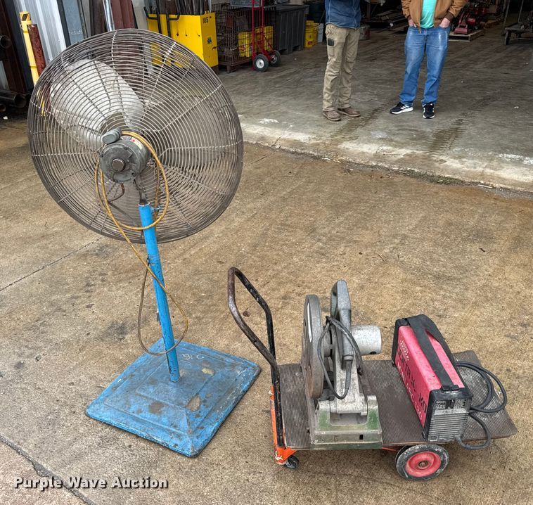 image for item EN0613 Assorted tools