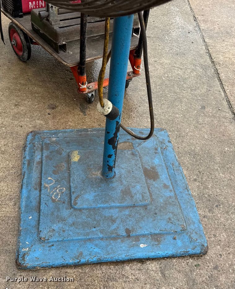 image for item EN0613 Assorted tools