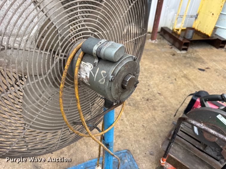 image for item EN0613 Assorted tools