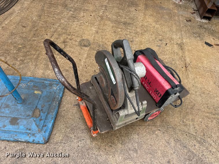 image for item EN0613 Assorted tools