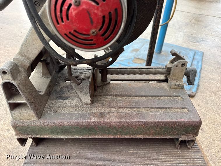 image for item EN0613 Assorted tools