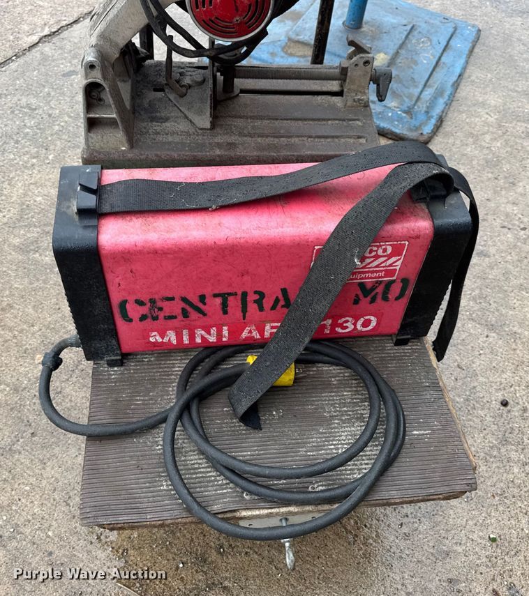 image for item EN0613 Assorted tools