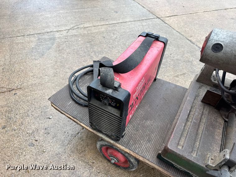 image for item EN0613 Assorted tools