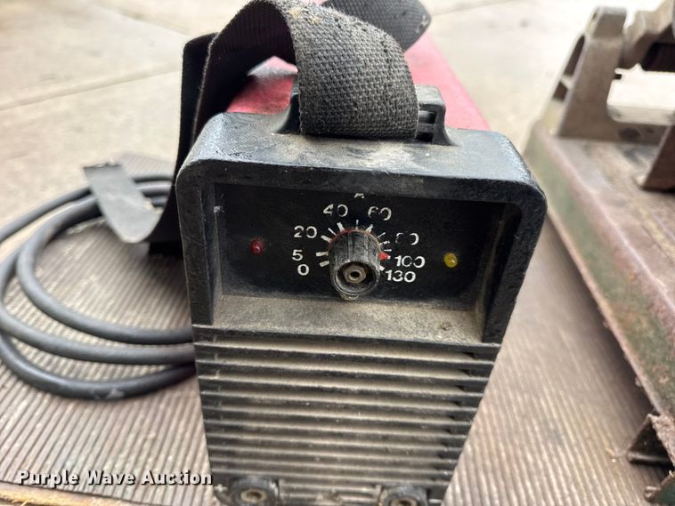 image for item EN0613 Assorted tools