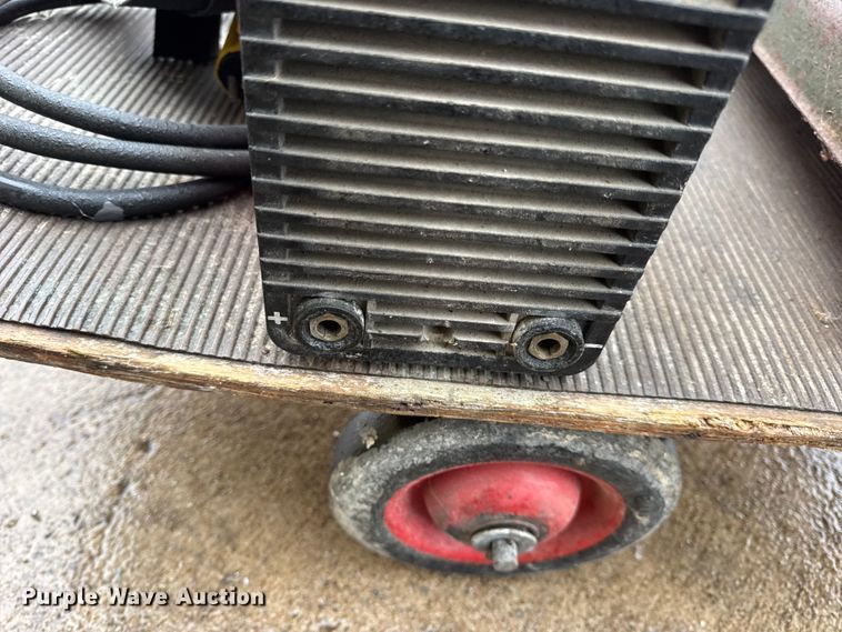 image for item EN0613 Assorted tools