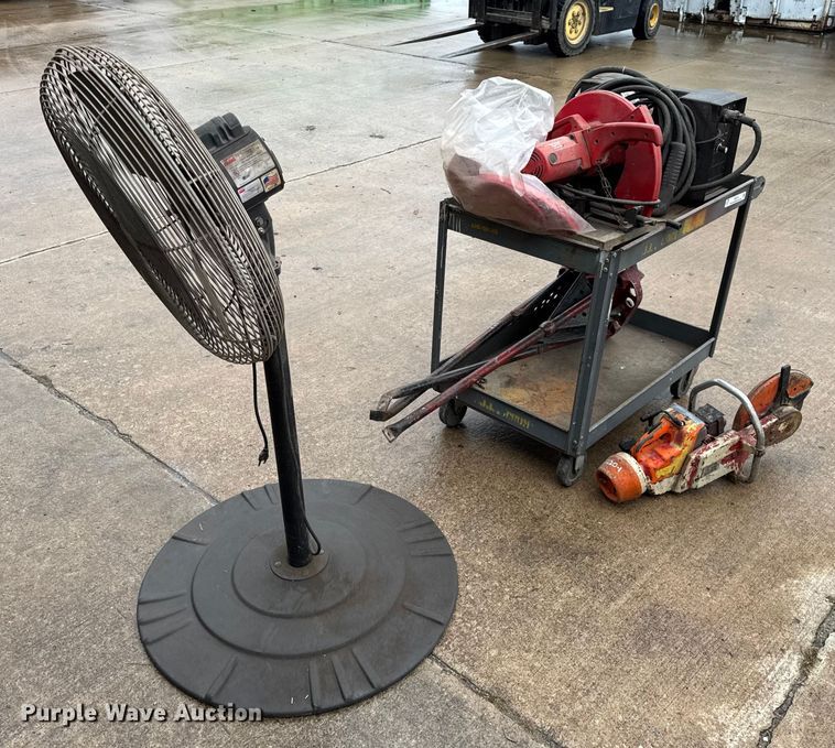 image for item EN0614 Assorted tools