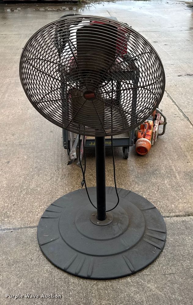 image for item EN0614 Assorted tools