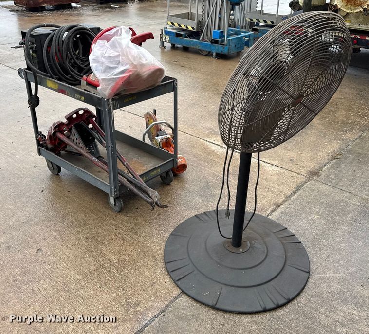 image for item EN0614 Assorted tools