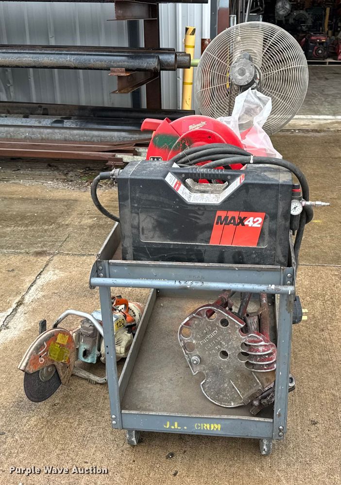 image for item EN0614 Assorted tools