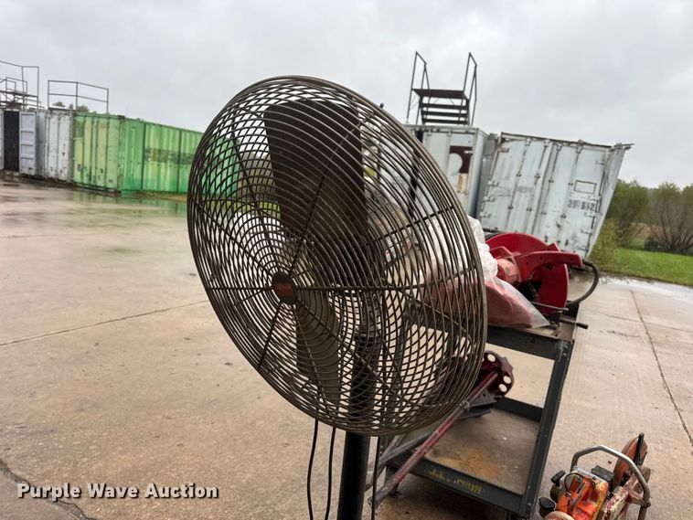 image for item EN0614 Assorted tools