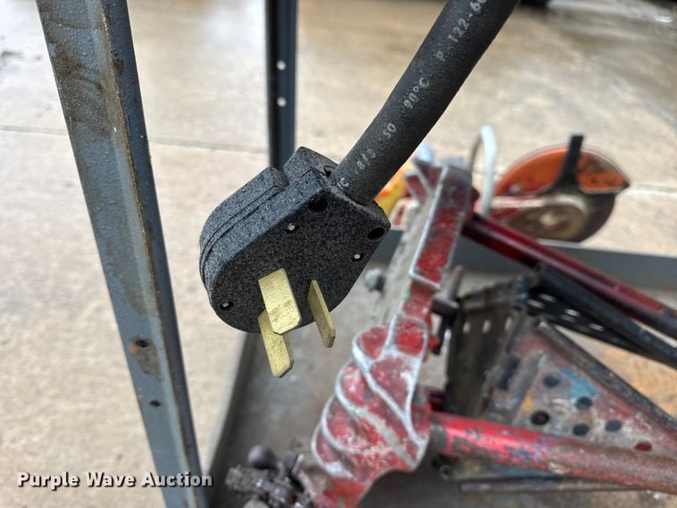 image for item EN0614 Assorted tools