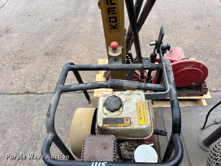 image for item EN0616 Assorted tools