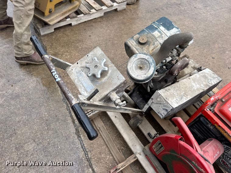 image for item EN0617 Assorted tools