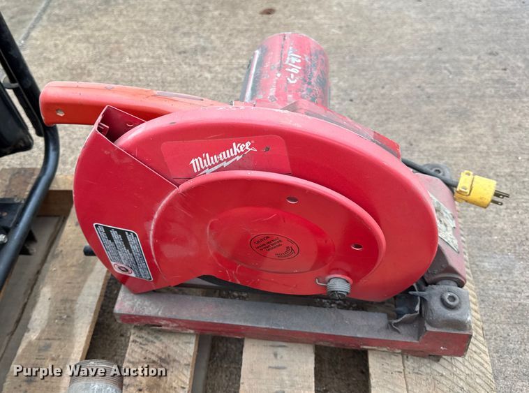 image for item EN0618 Assorted tools