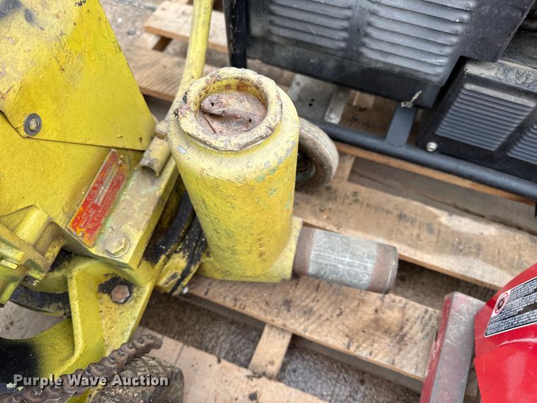 image for item EN0618 Assorted tools