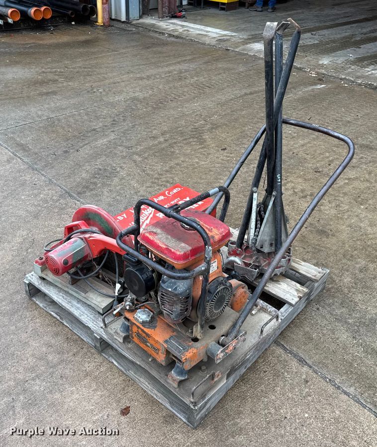 image for item EN0620 Assorted tools