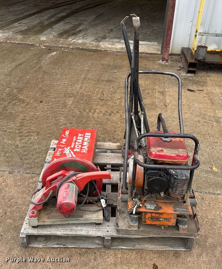 image for item EN0620 Assorted tools