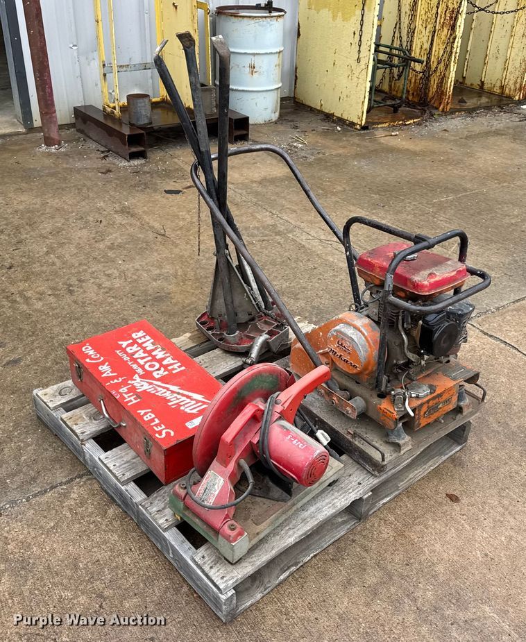 image for item EN0620 Assorted tools