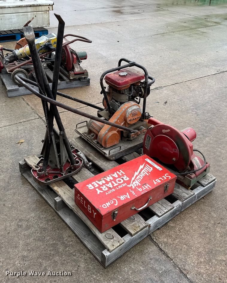 image for item EN0620 Assorted tools