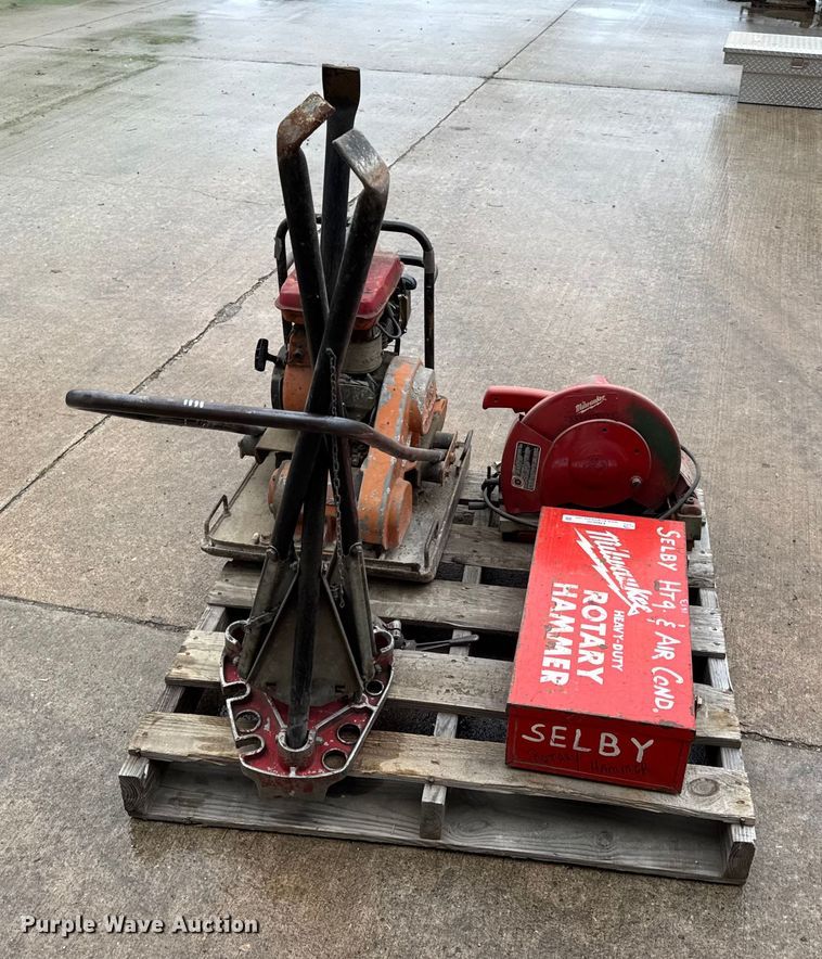 image for item EN0620 Assorted tools