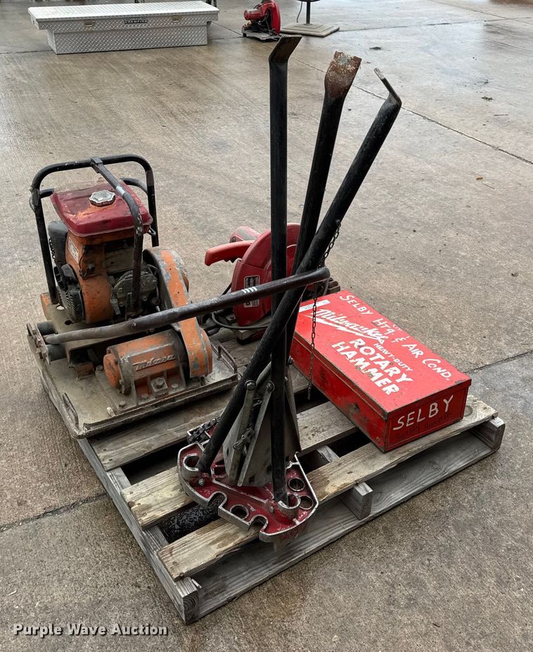 image for item EN0620 Assorted tools