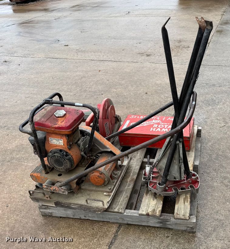 image for item EN0620 Assorted tools