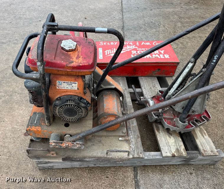 image for item EN0620 Assorted tools