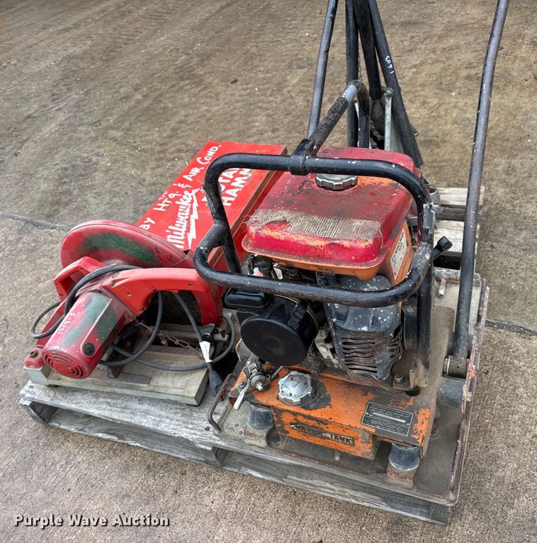 image for item EN0620 Assorted tools