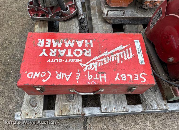 image for item EN0620 Assorted tools