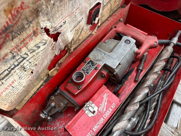 image for item EN0620 Assorted tools