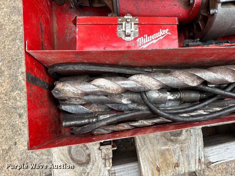 image for item EN0620 Assorted tools