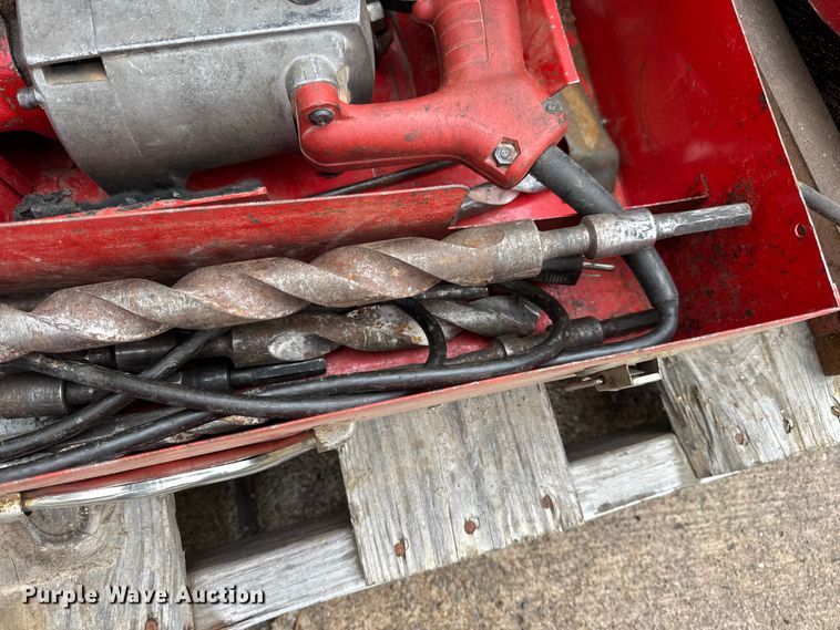 image for item EN0620 Assorted tools