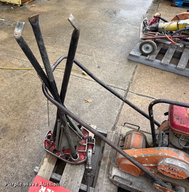 image for item EN0620 Assorted tools