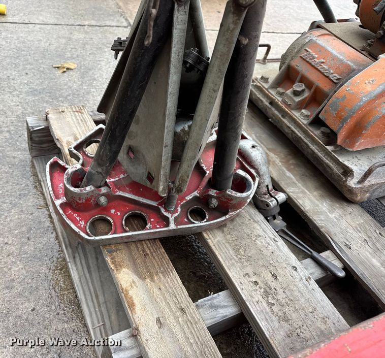 image for item EN0620 Assorted tools