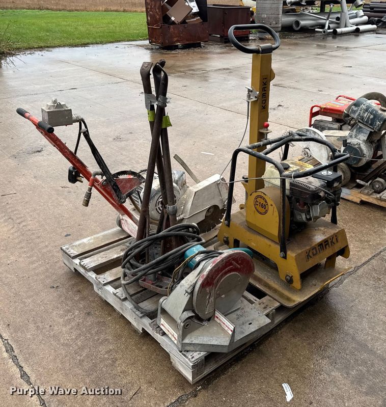 image for item EN0623 Assorted tools